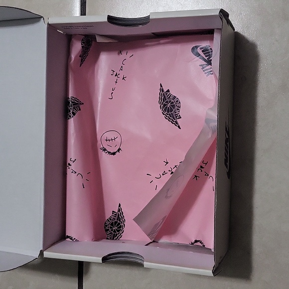 Empty shoe box - Picture 2 of 7